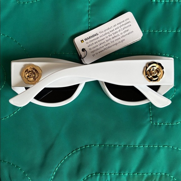 Brand New Shiny White Round Cat Eye Retro Sunglasses Gold Tone Flower Accent main image 9